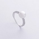 Серебряное кольцо с жемчугом и фианитами 901-00290 от ювелирного магазина Оникс