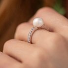 Серебряное кольцо с жемчугом и фианитами 901-00290 от ювелирного магазина Оникс - 3