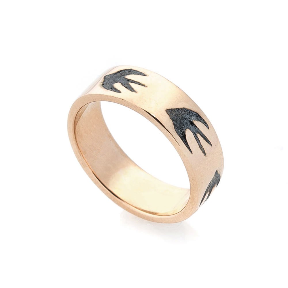 Золотое обручальное кольцо (чернение) от ювелирного магазина Оникс