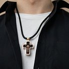 Мужской православный крест "Распятие" из эбенового дерева и золота п00225 от ювелирного магазина Оникс - 2