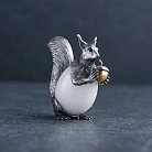 Срібна фігура ручної роботи "Білка з горішком" 23179ф от ювелирного магазина Оникс