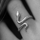 Кольцо "Змея" в белом золоте к07995 от ювелирного магазина Оникс - 3