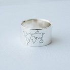 Серебряное кольцо с гравировкой "Карта мира" 112143м от ювелирного магазина Оникс