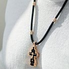 Мужской православный золотой крест из эбенового дерева на шнурке кол02474 от ювелирного магазина Оникс - 3
