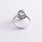 Золотое кольцо с голубым топазом и фианитами к04662 от ювелирного магазина Оникс - 4